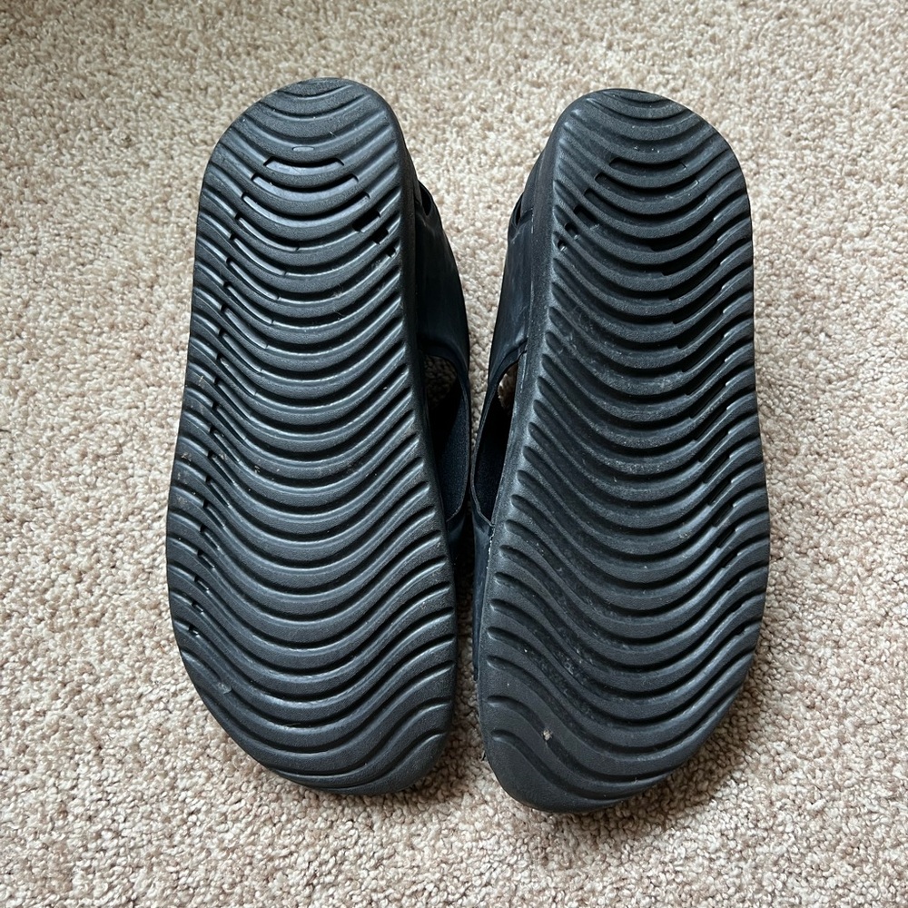 Nike boys sandals (4Y)